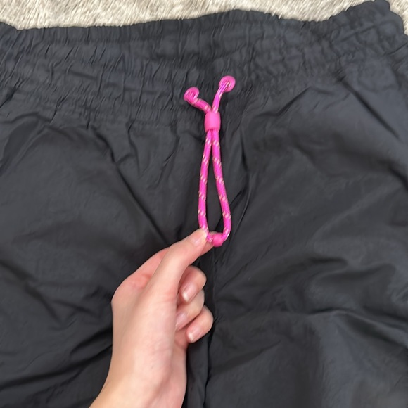 Nike wind proof pants with mesh lining and pink drawstring - Picture 4 of 4